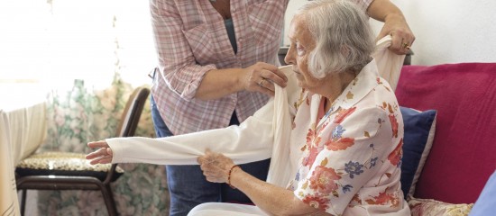 Services à la personne : remplacement d’un proche aidant par un salarié associatif